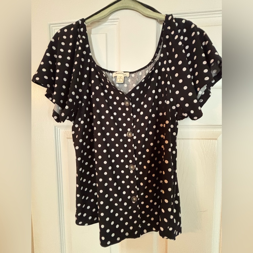 Like new boutique black/white polka dots top. Size L.